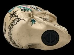 NEMESIS NOW Totenkopf - Tattoo Spardose - Knochenfarben -Figurenmodell Geschäft 2D FS21508 Totenkopf Tattoo Spardose Knochenfarben 2 1280x1280