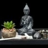 Buddha Figur Mit Zen Garten Schwarz-grau