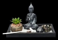 Buddha Figur Mit Zen Garten Schwarz-grau