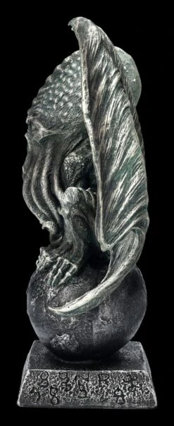 Cthulhu Figur Auf Weltkugel 14 Cthulhu Figur Auf Weltkugel -Figurenmodell Geschäft 2D FS23955 Cthulhu Figur auf Kugel 3 1280x1280