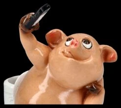 Lustige Schweine Figur - Selfie Am Klo -Figurenmodell Geschäft 2D FS25945 Lustige Schweine Figur Selfie am Klo 2 1280x1280