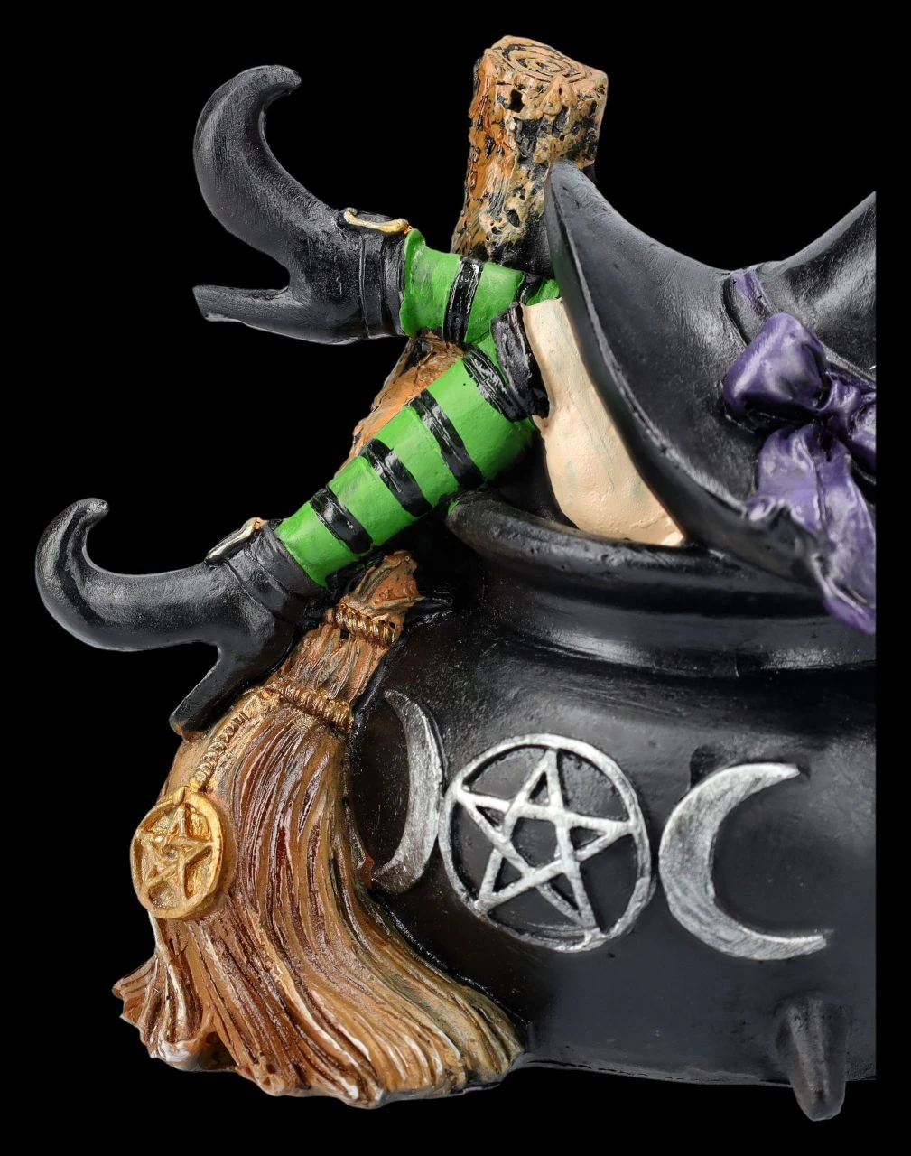 Hexenfigur In Kessel Gefallen 9 Hexenfigur In Kessel Gefallen – Bild 7