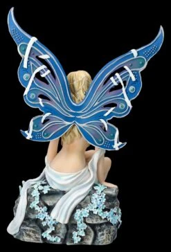 NEMESIS NOW Elfen Figur - Jewelled Sapphire Groß -Figurenmodell Geschäft 2D FS26973 Elfen Figur Jewelled Sapphire gross 3 1280x1280