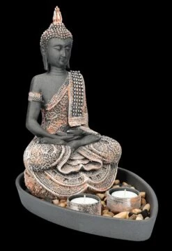 Buddha Figur - Deko Set Mit 2 Teelichthaltern -Figurenmodell Geschäft FS26337 Buddha Figur Set mit 2 Teelichthaltern 9 1280x1280