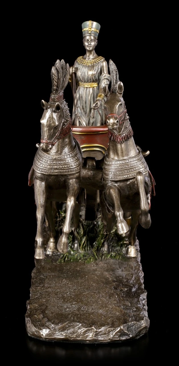 Nofretete Figur Im Streitwagen 4 Nofretete Figur Im Streitwagen – Bild 2