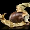 Pixie Kobold Figur Mit Schnecke - Gib Gas! -Figurenmodell Geschäft Pixie Schnecke 1280x1280