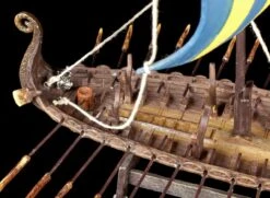 Wikinger Schiff - Drakkar - Blaues Segel -Figurenmodell Geschäft Wikinger Schiff Drakkar 4 1280x1280